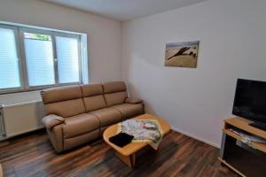 a living room with a couch and a coffee table at FeWo Alsfeld / Vogelsberg 1 mit extra Eingang in Alsfeld