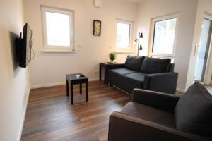 a living room with a couch and a table at NEU! FeWo Großfelden 3 in Goßfelden