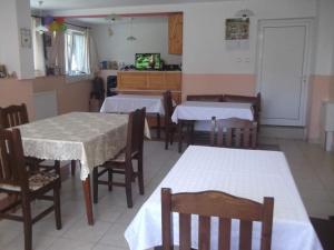 Reštaurácia alebo iné gastronomické zariadenie v ubytovaní Къща за гости Ани