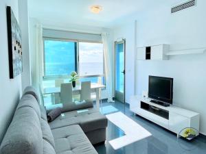 TV a/nebo společenská místnost v ubytování LMHA12, Marazul, Modern 2 bedroom 2 bathroom apartment with sea views in La Manga