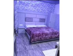 מיטה או מיטות בחדר ב-Hotel Stay Inn, Katra