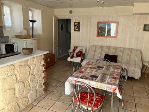 Kuchyňa alebo kuchynka v ubytovaní Le Mont Dore Résidence Cottage rez de chausse