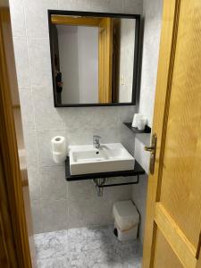 a bathroom with a sink and a mirror at Albahicín in Puerto de Sagunto