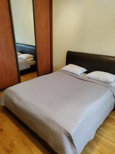 Säng eller sängar i ett rum på 4P Apartamentai prie PC Molas