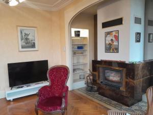 TV a/nebo společenská místnost v ubytování Le Pavillon des Abrincates