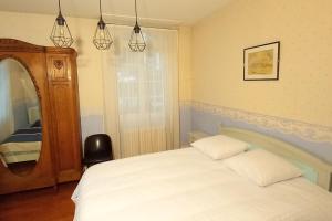 Postel nebo postele na pokoji v ubytování Le Pavillon des Abrincates