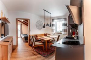 Kuchyň nebo kuchyňský kout v ubytování Bergmoment Apartments + 16 fotografií