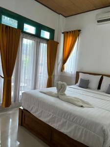 Ένα ή περισσότερα κρεβάτια σε δωμάτιο στο Bima Homestay Lembongan