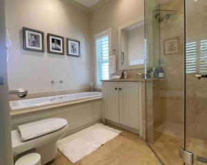 Un baño de The Alphen Cottage