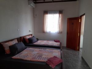 Letto o letti in una camera di SLG Villa Hikkaduwa