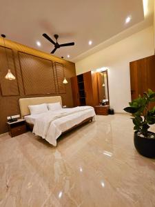 Savera Seafront客房内的一张或多张床位
