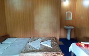 Ένα ή περισσότερα κρεβάτια σε δωμάτιο στο The Leo Homestay Cottage by StayApart , Buxa +8 φωτογραφίες