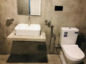 Ένα μπάνιο στο Villa Bilimbi