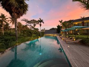 Bazén v ubytování Rudra Sahashrara Bali - Ayurvedic - Health and Wellness Resort nebo v jeho okolí