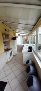 Kuchyň nebo kuchyňský kout v ubytování Le Pavillon des Abrincates