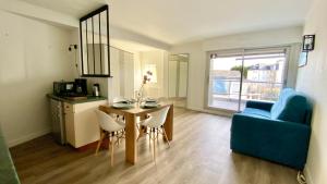 Posezení v ubytování Appartement avec Vue Mer et Parking