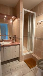 Koupelna v ubytování Appartement avec Vue Mer et Parking