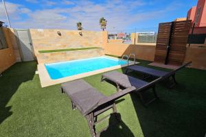 Bazén v ubytování El Castillo Golf Salinas-wifi nebo v jeho okolí