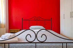 A bed or beds in a room at DANTE HOME