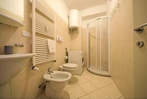 A bathroom at DANTE HOME