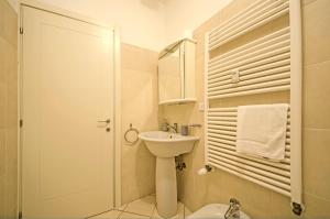 A bathroom at DANTE HOME