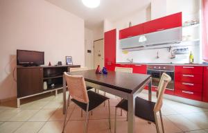A kitchen or kitchenette at DANTE HOME Még 4 kép