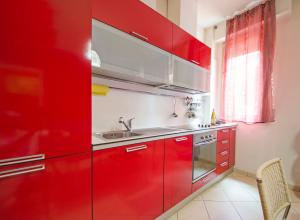 A kitchen or kitchenette at DANTE HOME