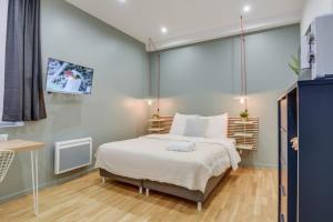 a bedroom with a bed in a room at Lille Centre - Nice studio in Lille