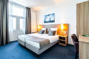 Een bed of bedden in een kamer bij Hotel Hulst