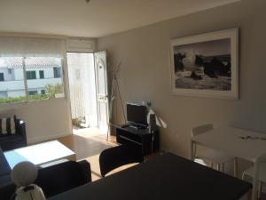 Televízia a/alebo spoločenská miestnosť v ubytovaní Apartment Aloha Sitges