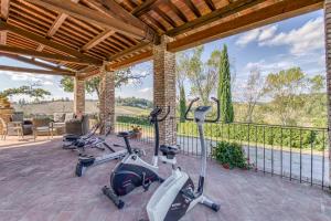 a row of exercise bikes parked on a patio at Agriturismo Maramaldo in Castelfiorentino