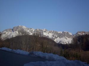 A general mountain view or a mountain view taken from Az apartmant