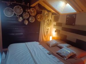 Postel nebo postele na pokoji v ubytování Chalet des secrets