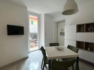 Televízia a/alebo spoločenská miestnosť v ubytovaní Paloma center town apartment