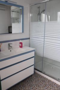 a bathroom with a sink and a shower at CASA TABARCA in Tabarca