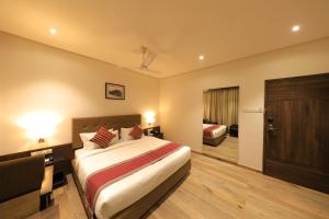 מיטה או מיטות בחדר ב-The Byke Suraj Club, Junagadh