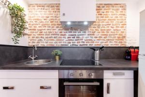 Kuchyňa alebo kuchynka v ubytovaní Old Lille - studio ideally located ! + 11 fotografií