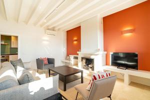TV a/nebo společenská místnost v ubytování Casa Lea - Terrer 6 by PriorityVillas