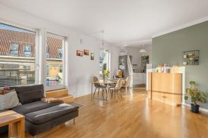 Ruang duduk di Dinbnb Apartments I Panoramic Rooftop I 700m to Oslo Central Station