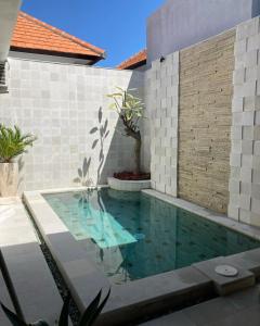 Bazén v ubytování Kopi Bali House With Private Pool nebo v jeho okolí