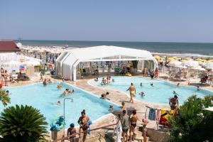 Bazén v ubytování Hotel King - Azzurro Club nebo v jeho okolí