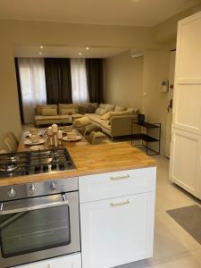 A kitchen or kitchenette at Beach side apartment - Port-de-Bouc - logement entier