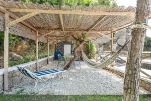 Giardino di Villa Cisterna Capri, private beach front property with pool