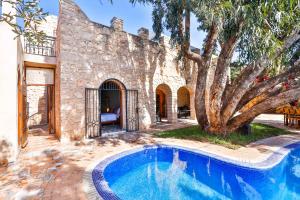 Bazén v ubytování DAR ETTO Riad & Spa nebo v jeho okolí