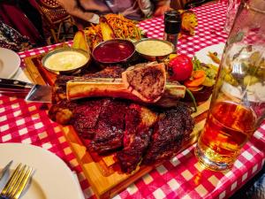 Jedlo v ubytovaní bed & breakfast alebo blízkom okolí