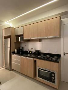 Köök või kööginurk majutusasutuses Kitnet alto padrão sem taxa de limpeza