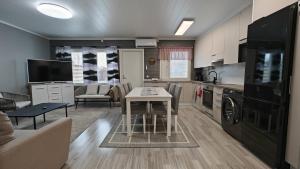 Televisyen dan/atau pusat hiburan di Apartment in Säkylä centrum +4 gambar