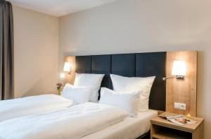 Postel nebo postele na pokoji v ubytování Die Post Hotel