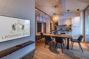 Kuchyň nebo kuchyňský kout v ubytování Landhaus Jenul + 37 fotografií