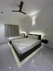 Katil atau katil-katil dalam bilik di La Tamara Auroville